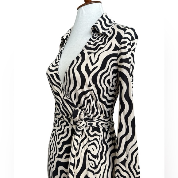Diane Von Furstenberg Wrap Dress, Size - Picture 3 of 7